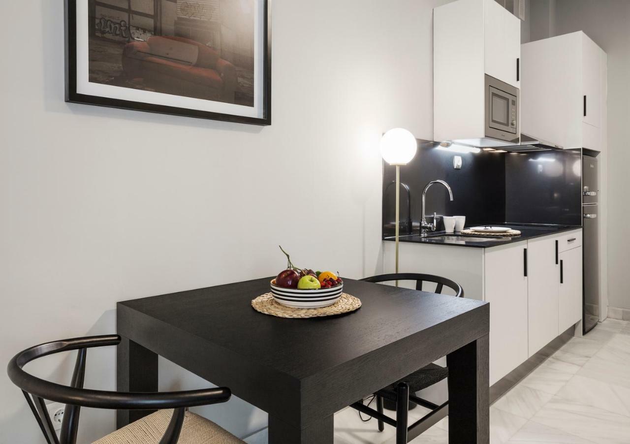 Apartamentos One Shot Conde De Torrejon Sevilla Exterior foto
