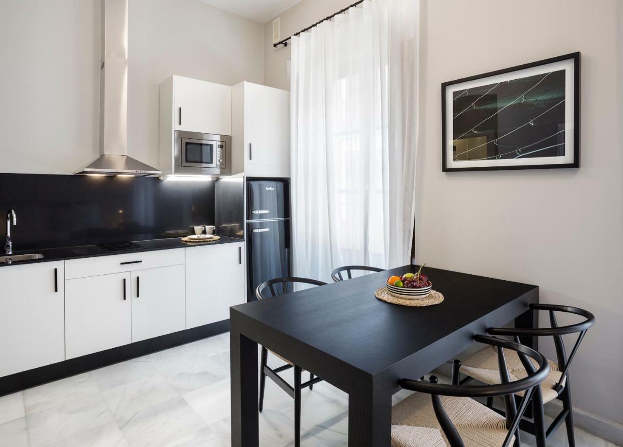 Apartamentos One Shot Conde De Torrejon Sevilla Exterior foto