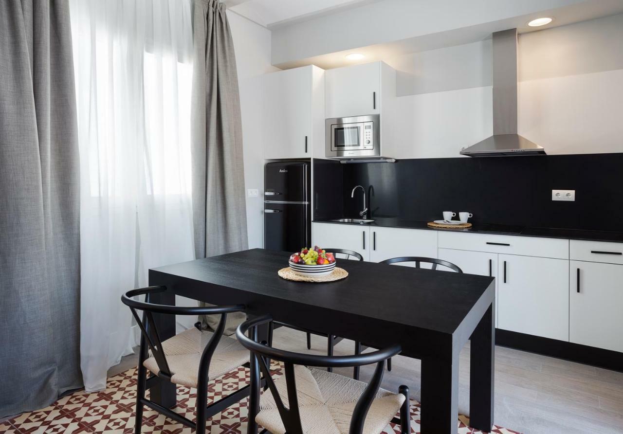 Apartamentos One Shot Conde De Torrejon Sevilla Exterior foto